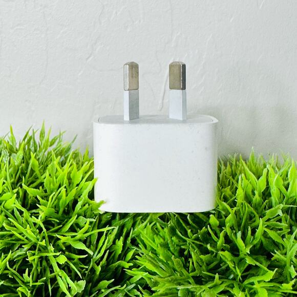 Apple Australian 5W USB Power Adapter - Picture 3 of 4